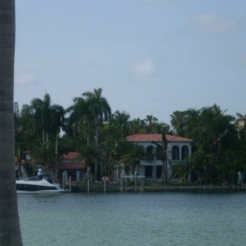 the houses of he stars....Gloria Estefan woont daar ergens :P